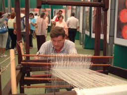 Rescate del Cultivo de la Cochinilla - Trabajos sobre el telar